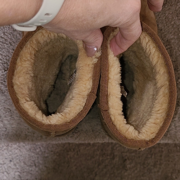 UGG Kids 3 Tan Suede Boots - Picture 10 of 14